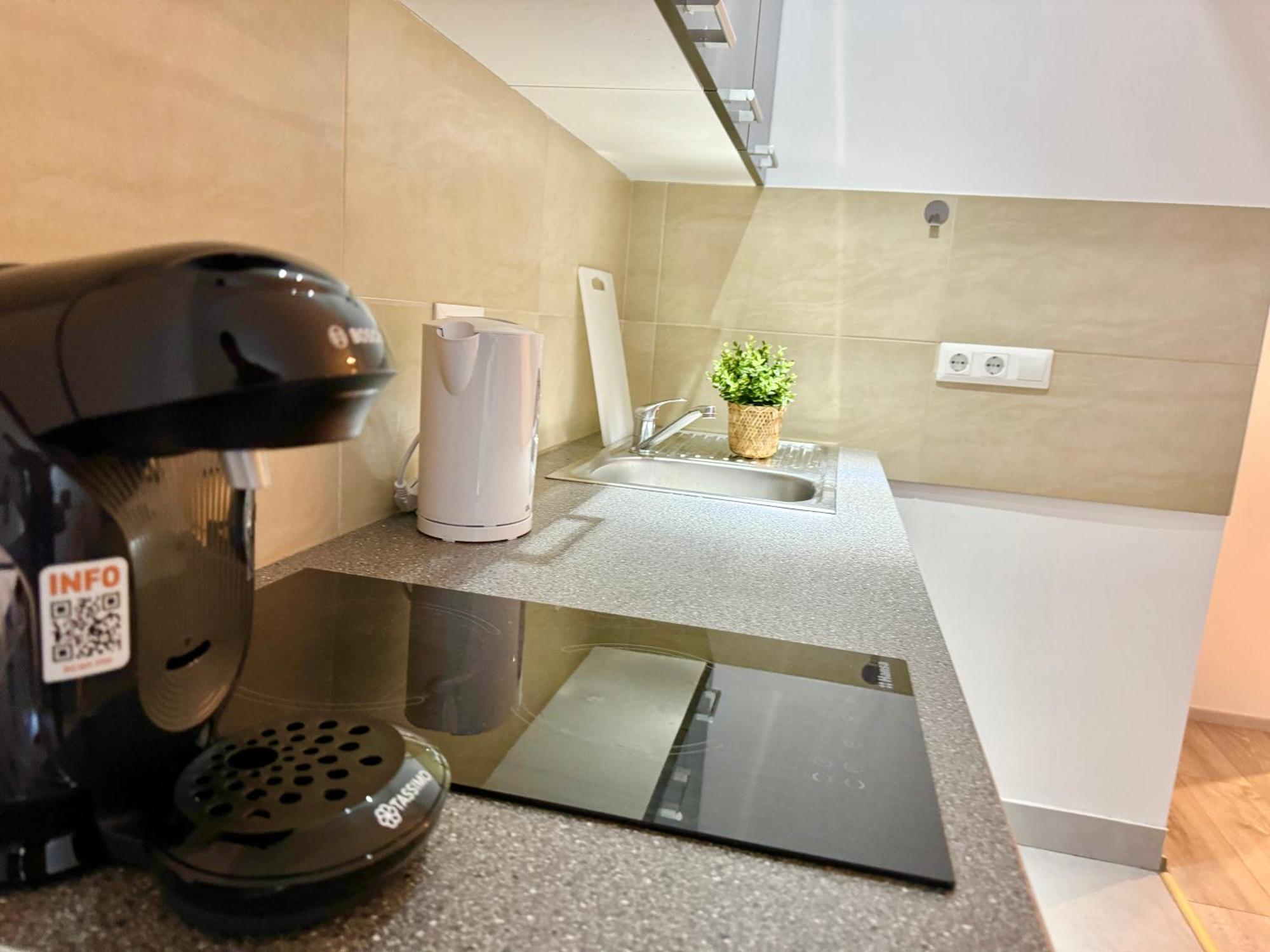 Prime Suites Near Schoenbrunn Castle เวียนนา ภายนอก รูปภาพ